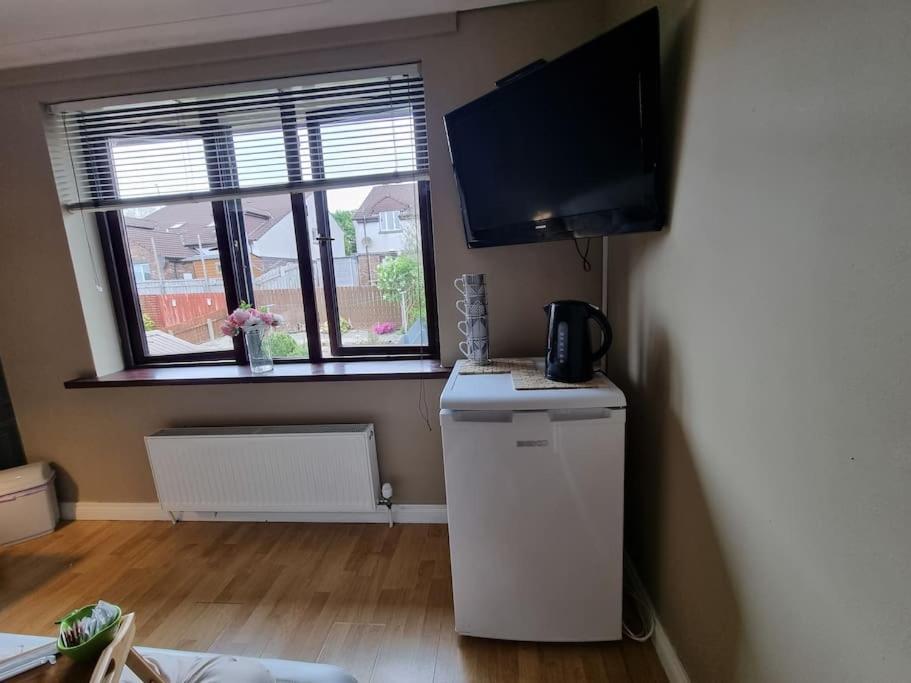 Spacious House City Skyline And Mountain Views Close Too Belfast Centre And Airports Free Parking المظهر الخارجي الصورة