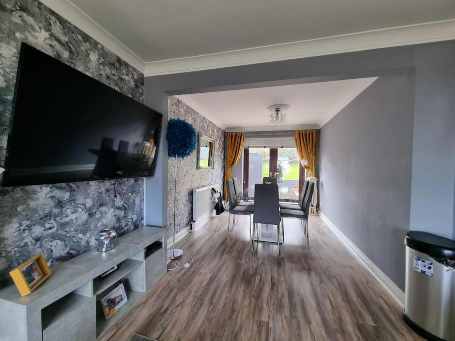 Spacious House City Skyline And Mountain Views Close Too Belfast Centre And Airports Free Parking المظهر الخارجي الصورة