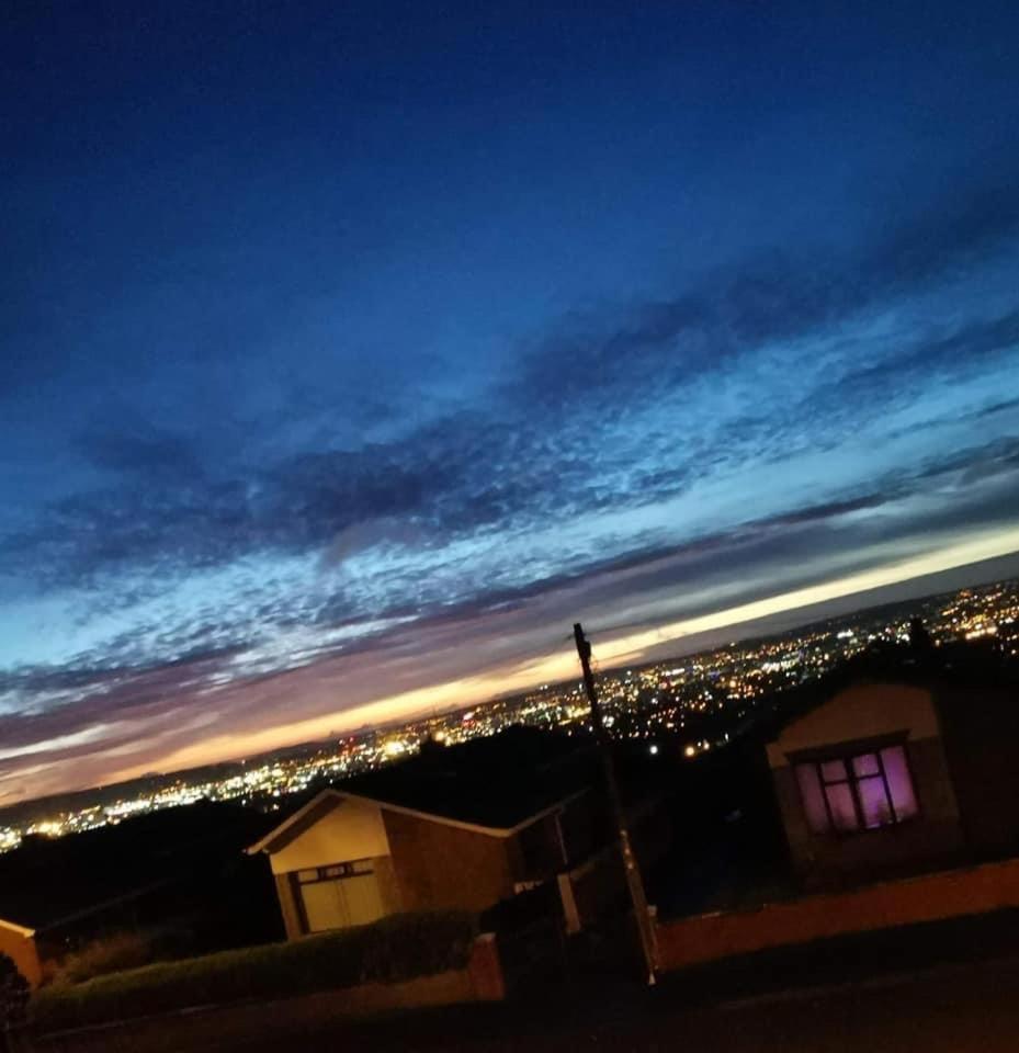 Spacious House City Skyline And Mountain Views Close Too Belfast Centre And Airports Free Parking المظهر الخارجي الصورة